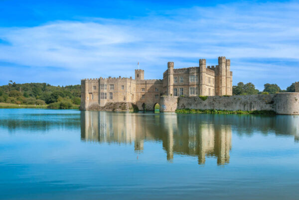 castillo leeds lago